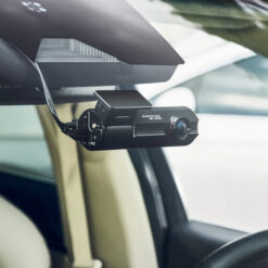 BlackVue Elite 10 dashbordkamera montert i frontruten